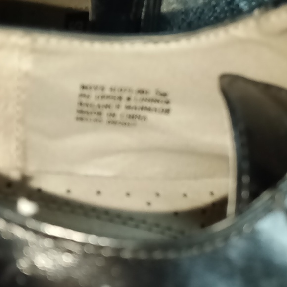 Shoes - Picture 4 of 6